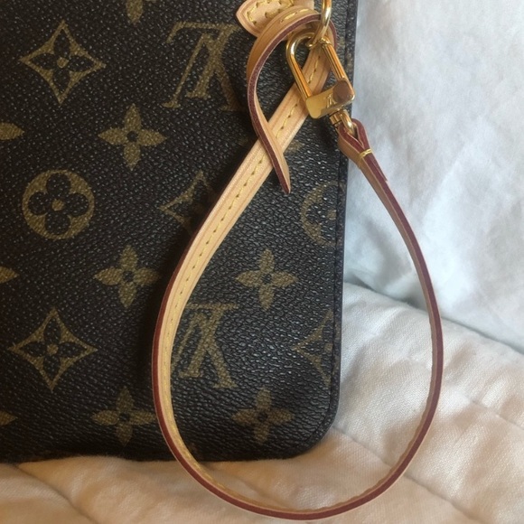 Louis Vuitton Pouch - Picture 2 of 9